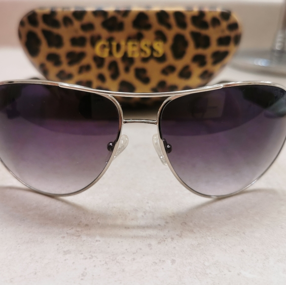 GUESS -- Sunglasses uni-sex - Picture 3 of 3